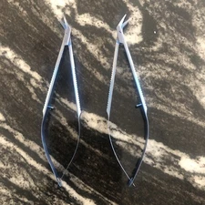PREMIUM GRADE CASTROVIEJO CORNEAL SCISSORS, RIGHT. EXTRA HARD TITANIUM.