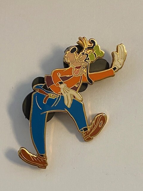 Disney Auction P.I.N.S Goofy Laughing Hand Up Disney Pin (A2)