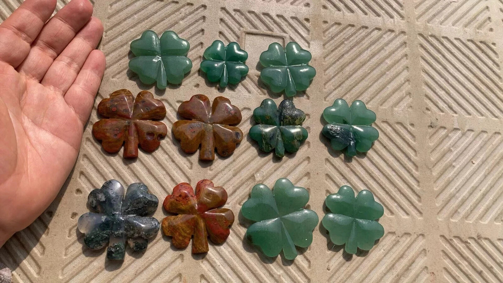 11Pcs 1.6''~2.2'' Natural types Four Leaf Clover Carved Decor gift