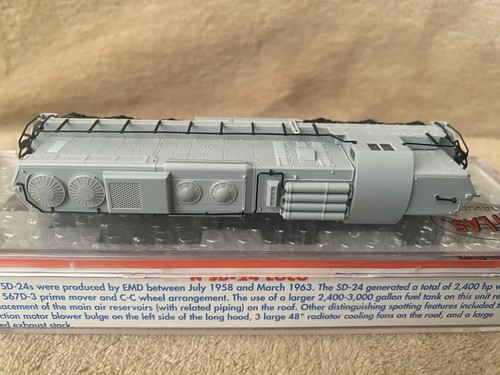 ATLAS N SCALE 54400 UNDECORATED BURLINGTON CB&Q STYLE SD-24 LOCOMOTIVE DCC READY - Picture 8 of 12