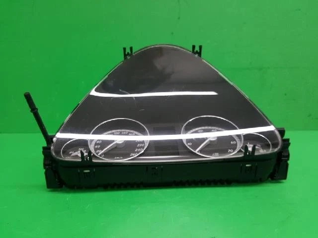 Mercedes-Benz C230 2006 grupos de instrumentos A2035403948 Foto 2 de 4