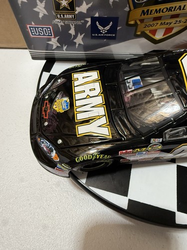 Mark Martin #01 Army American Heroes 2007 1/24 Nascar Diecast - Picture 3 of 12