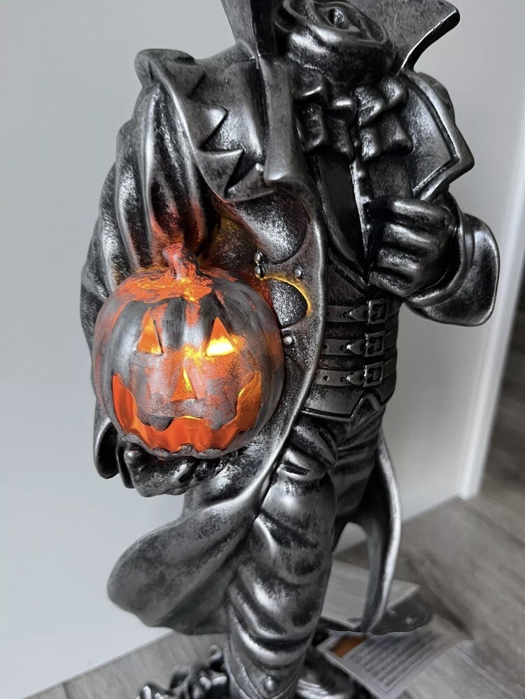 Martha Stewart Halloween 15” Headless Horseman W/ Pumpkin  Halloween Martha Stewart 15\