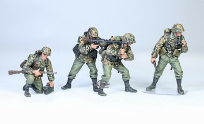 Pre-Order) German Panzer Grenadier LAH Machine Gunner Team 1:35