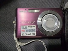 Nikon COOLPIX S220 10.0MP Digital Camera - Plum BLURRY PICS See Description