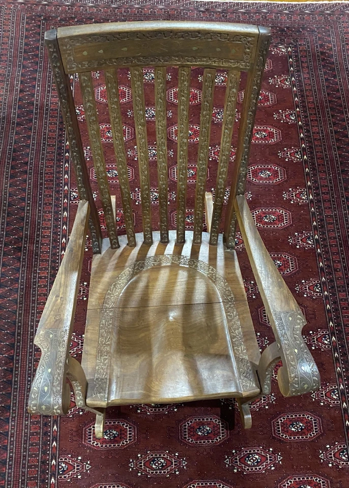 Mecedora angloindia vintage con incrustaciones Foto 2 de 4