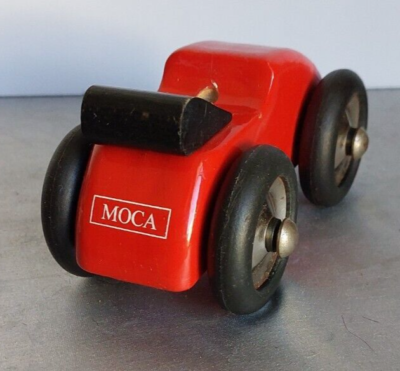 希少　フランス　VILAC 木製オブジェ RED ROADSTER WOOD TOY. VILAC MADE IN FRANCE. VOLKSWAGON EMBLEM