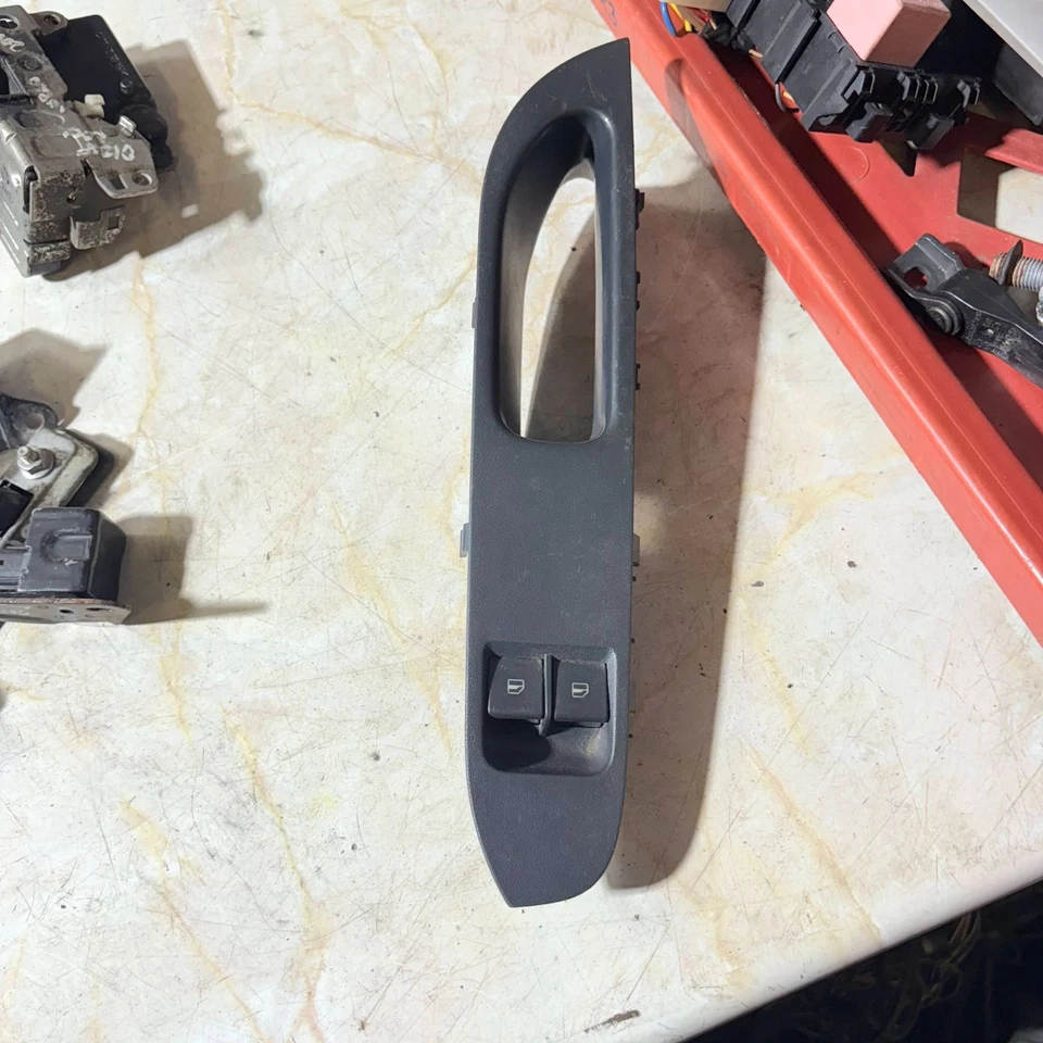 SEAT IBIZA ELECTRIC WINDOW SWITCH  DRIVER SIDE FRONT RIGHT  2002-2008 — 第 4/4 张图片