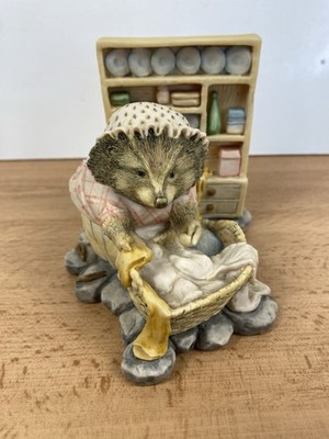 World of Beatrix Potter Border Fine Arts Mrs Tiggywinkle, The Washerwoman + Dose