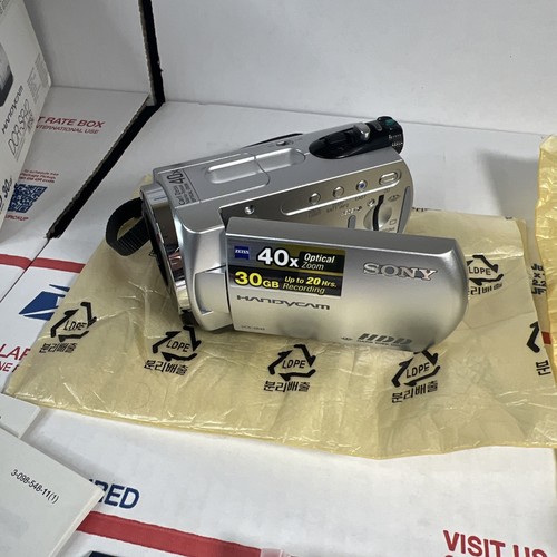 MINT - Sony Handycam DCR-SR42 Camcorder 30GB HDD 2.5" + NEW battery - WARRANTY - Picture 9 of 16