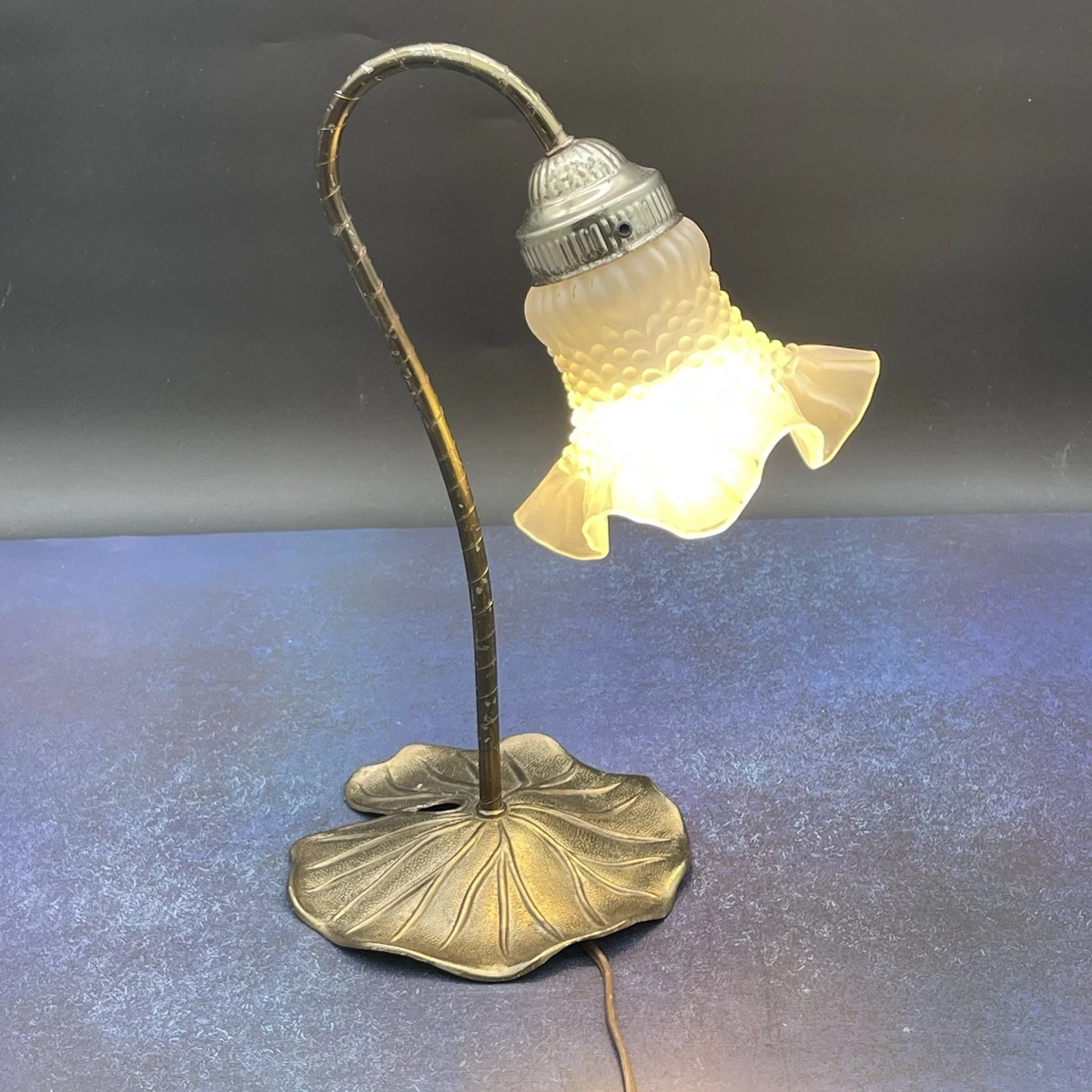 Lily Lamp In Collectible Table Lamps for sale | eBay