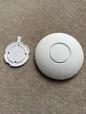 Ubiquiti Networks AC LITE/UAP-AC-LITE Wireless Access Point with Bracket