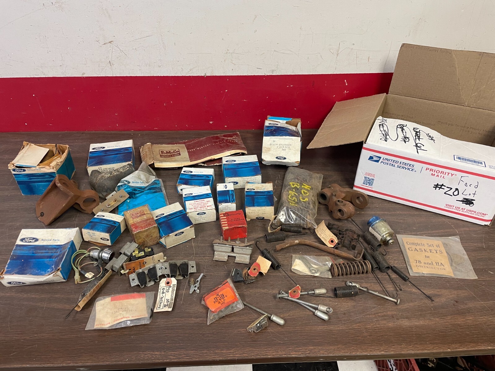 LOT OF VINTAGE 1950s 1960s 1970s NOS FORD CAR PARTS #20  225