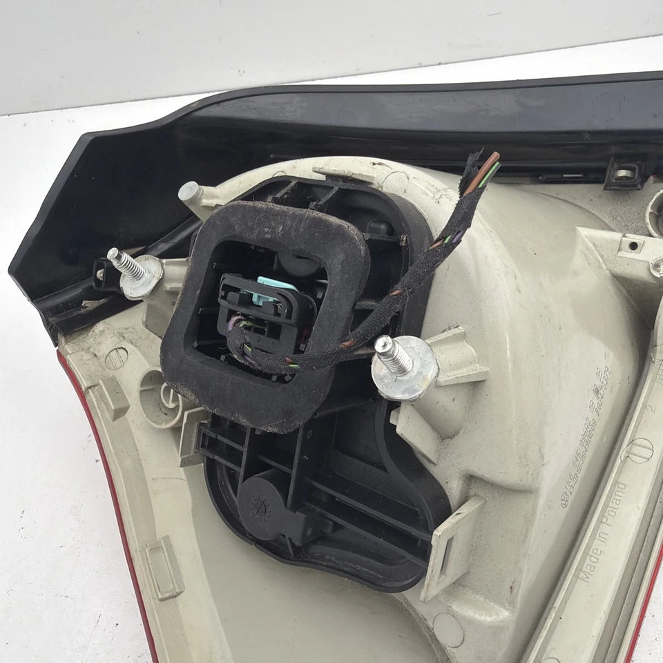 VW RABBIT 2006-2009 luz trasera izquierda cuarto panel montado OEM usado Foto 4 de 4