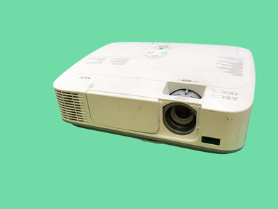 NEC NP-M271W 3LCD Beamer, 2700 Lumen, 377 Stunden, Gebraucht, Kratzer, Abgenutzt