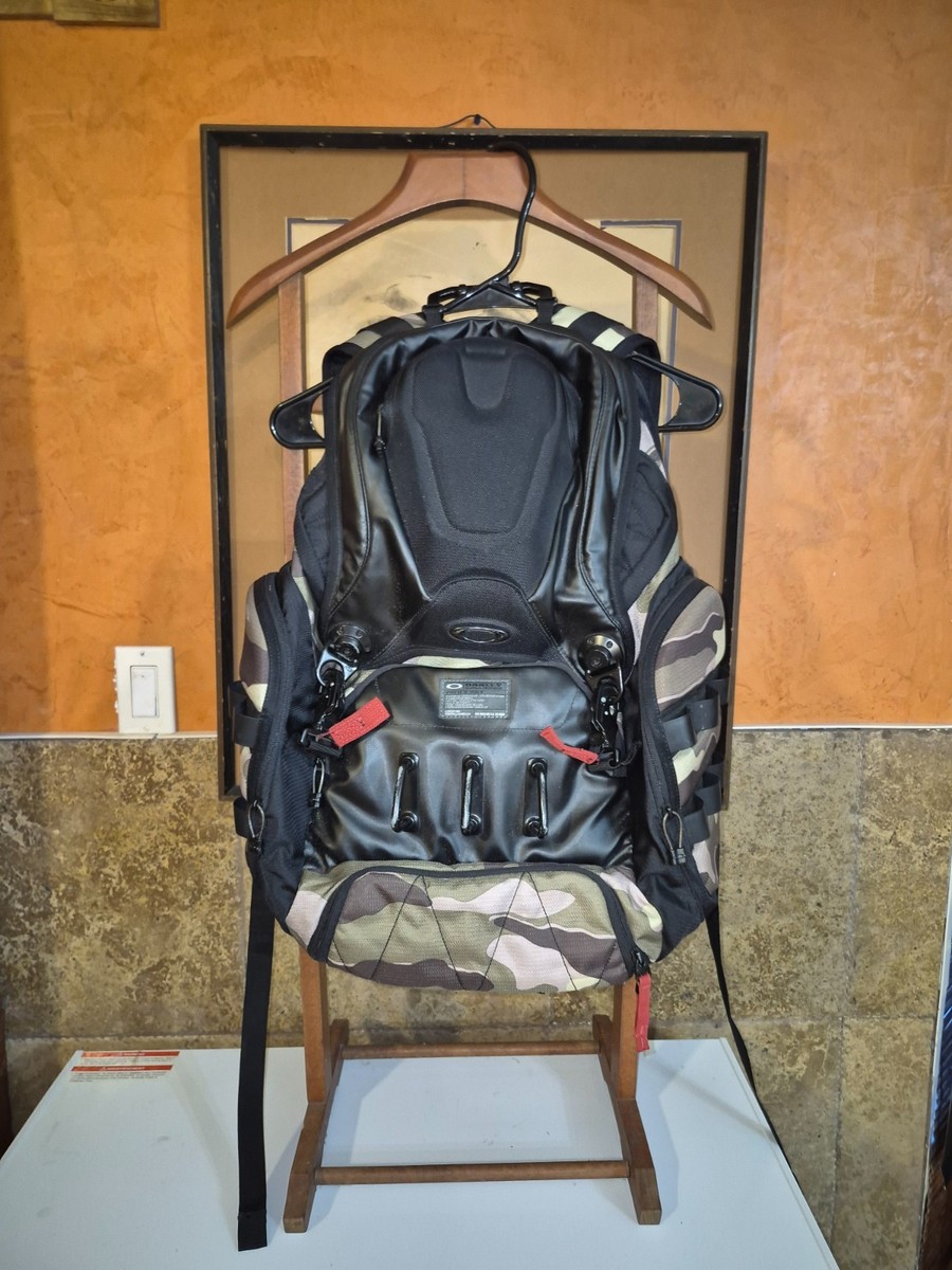 Oakley Tactical Field Gear SI Kitchen Sink Backpack 35L Oakley Tactical Field Gear SI Kitchen Sink Backpack 35L
