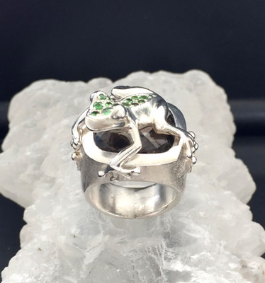 Drachenfels Ring in 925er Silber  besetzt mit Edelsteine .