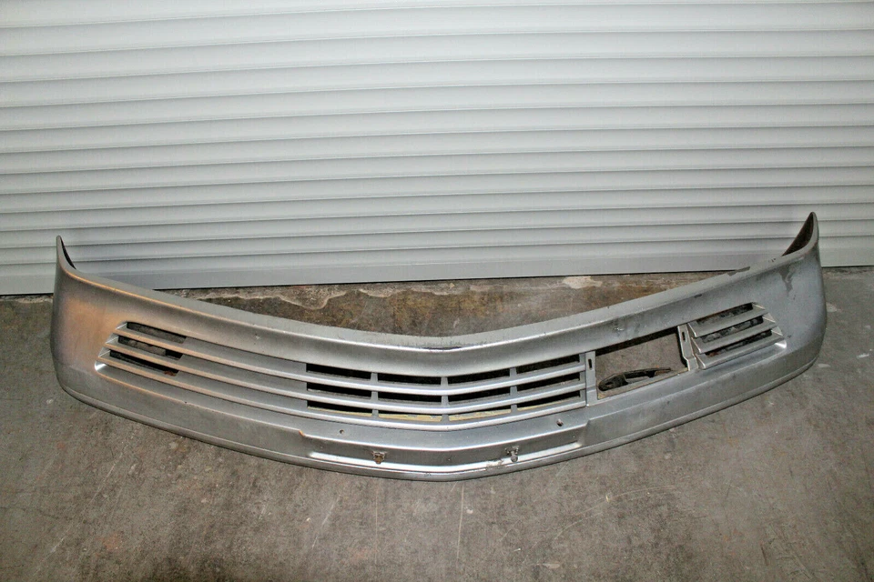 Parachoques delantero + soporte Mercedes Benz W126 500 SEL / 473 Champagne Foto 2 de 4