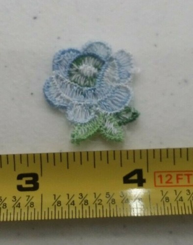 4 VINTAGE BLUE VARIEGATED FLORAL APPLIQUES CRAFT FREE SHIPPING - Picture 2 of 2