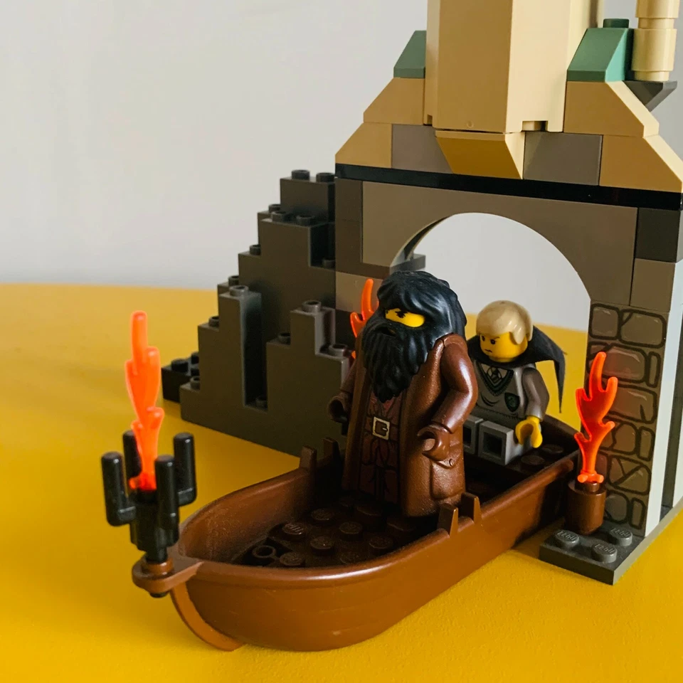 LEGO Harry Potter 4709 Hogwarts Castle, foto 2 di 5