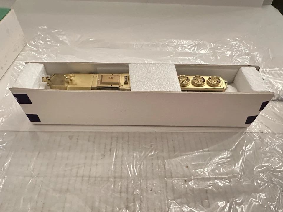 Overland Models HO Scale Brass N&W SD40-2 High Hood Diesel Engine UNDECORATED - Image 2 of 4