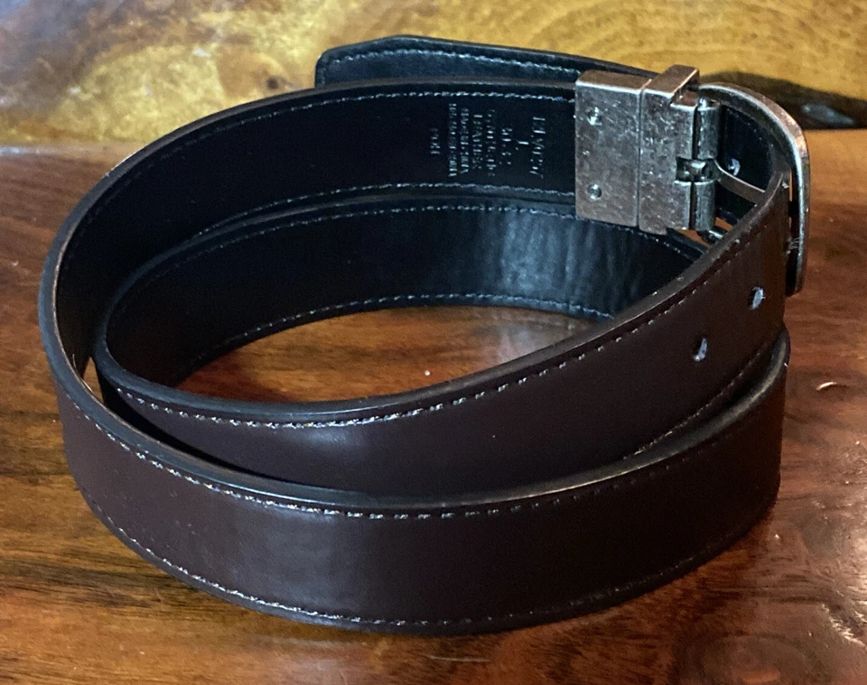 Levi's reversible belt black/brown size 32 Adjustable Med boys Men Bronze buckle - Image 4 of 4