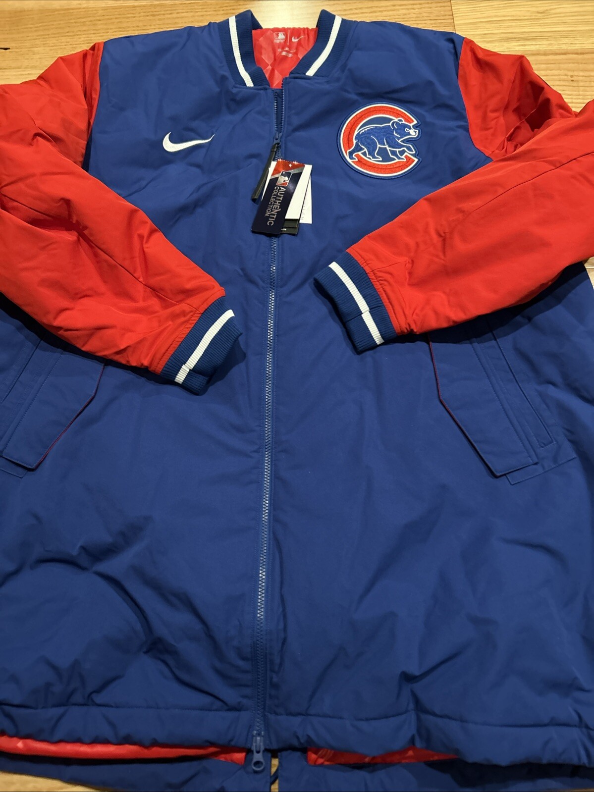 SACAI X NIKE Nike Chicago Cubs MLB Authentic Collection Dugout Jacket Uomo Taglia 3XL NAC7 Nuovo con etichette