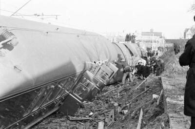 The 1967 Stechford rail crash occurred on the 28th February 1967 a- Old Photo 3