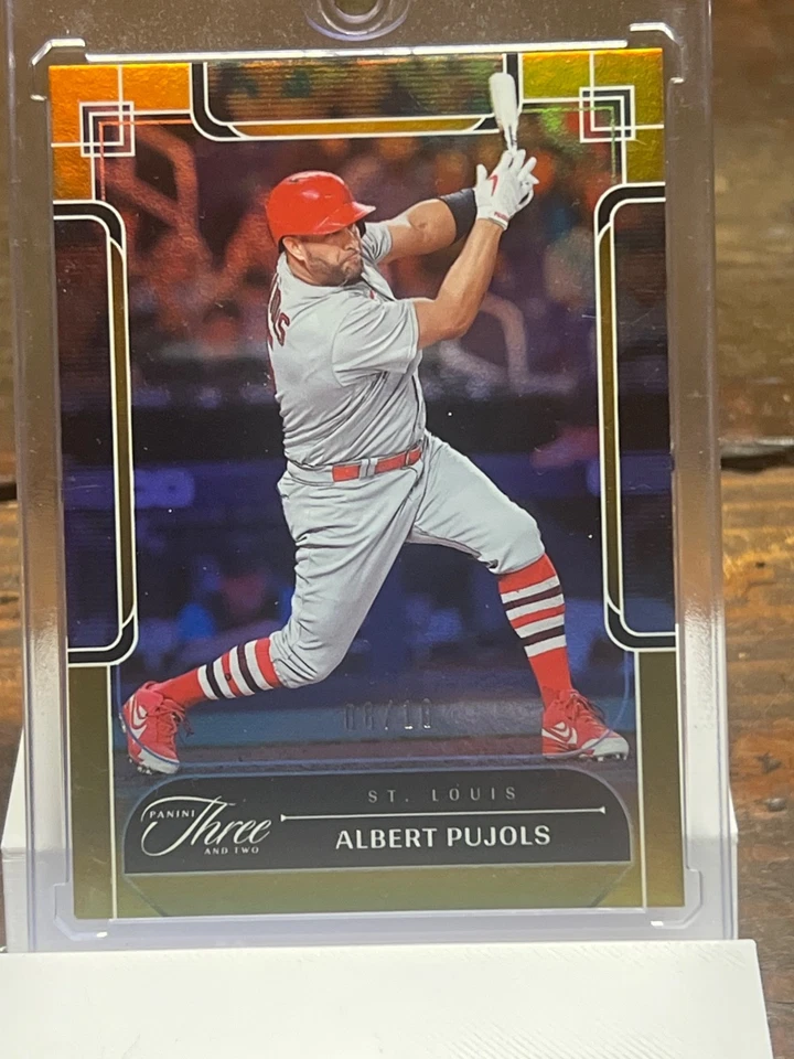 2024 Panini Three and Two #12 Albert Pujols Going Yard Three and Two/10 ouro - Imagem 2 de 3