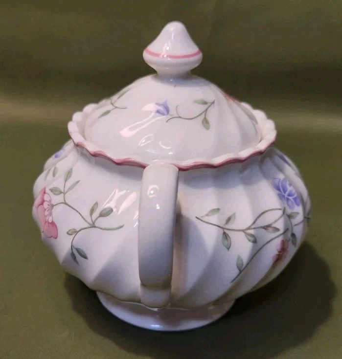 Crema y azucarero Johnson Brothers Summer Chintz festoneado con borde rosa usado en excelente estado Foto 3 de 4