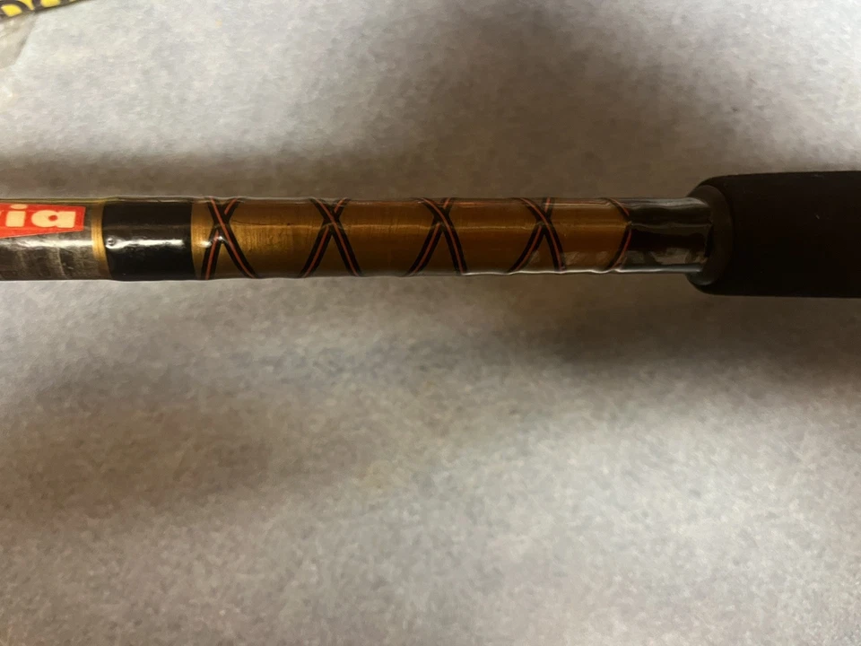 Abu Garcia 5 estrellas SS76-3M 7’6" 2 piezas acción media 10-30 lb caña de surf o arrastre Foto 2 de 4