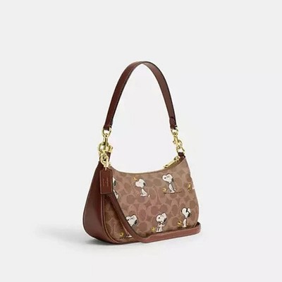 [コーチ] teri  ショルダーバッグ 脇下バッグ バナナ Snoopy 斜め掛けショルダーバッグ COACH x PEANUTS Teri Shoulder Bag Snoopy Chalk Multi CBJ76 Outlet