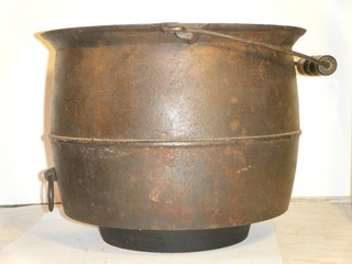 Antique cast iron kettle 8 Erie slant logo Griswold eccentric bottom