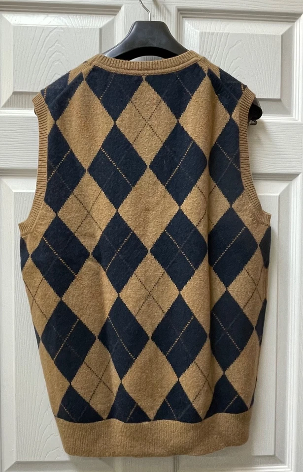 Gap x UA GQ Men's Medium 100% Lambswool Argyle Sweater Vest Preppy 2017 RARE - Image 4 of 4