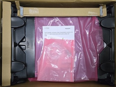 Juniper QFX5200-32C 32-Port 100GbE QSFP28 Switch with F-B Air QFX5200-32C-AFO2