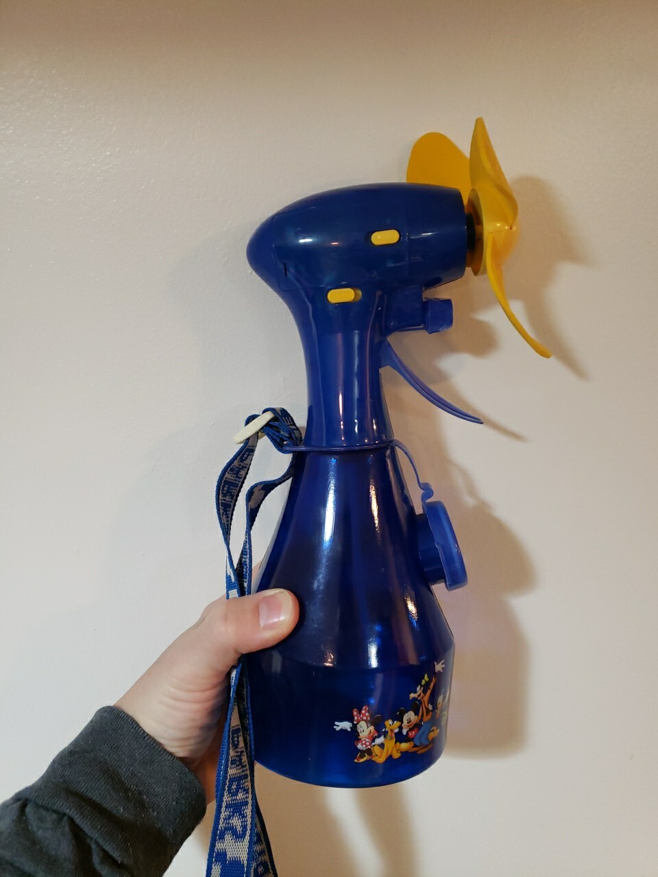 Walt Disney World Parks Misting Water Spray Bottle Fan w Lanyard Blue