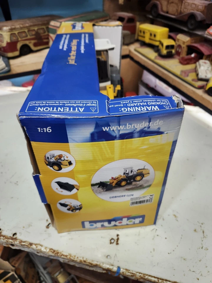 Bruder 02430 Liebherr Articulated Road Loader L 574 New In Box  - Image 3 of 4