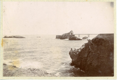 PYRÉNÉES-ATLANTIQUES. Biarritz- Grande- Plage 1903 old print picture Stock Photo