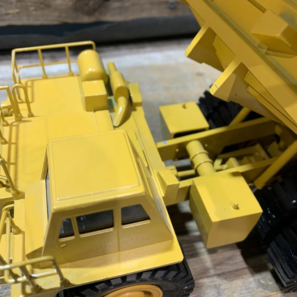 Conrad, CAT 789 Off-Highway Truck, No. 2725, 1:50 Scale, Diecast, NIB - Image 4 of 4