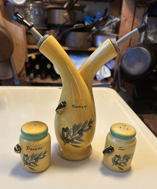 France Provence Olives Cicada Olive Oil & Vinegar Cruet - Salt & Pepper Shakers