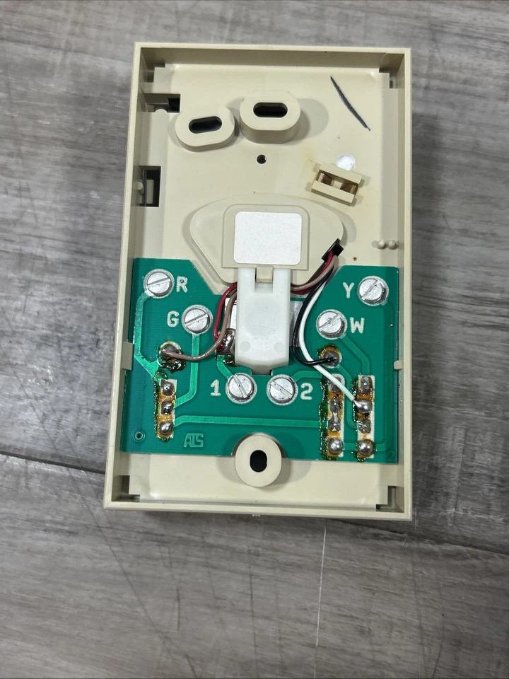 NOS TRANE BAYSTAT305 24 VOLT HEATING COOLING THERMOSTAT WITH FAN SWITCH - Image 3 of 4