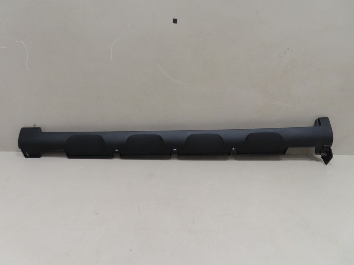 2020-2021 HYUNDAI VENUE LEFT ROCKER SKIRT MOLDING COVER PANEL OEM