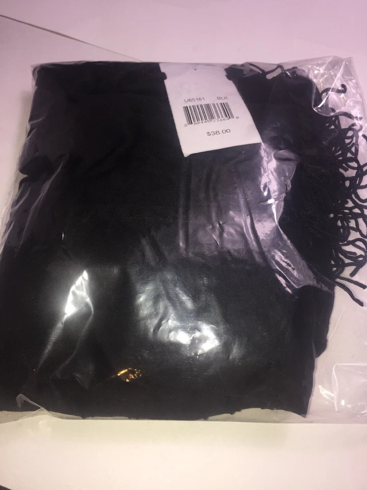 Cubierta de flecos de punto suizo liso Cejon en negro, venta al por menor $38,00 Foto 4 de 4