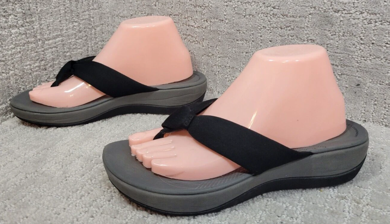 Sandali neri slip on casual da donna Clarks Cloudsteppers taglia 9