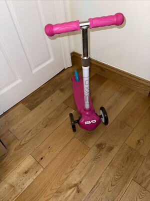 Evo Light Up Move N Groove Scooter 