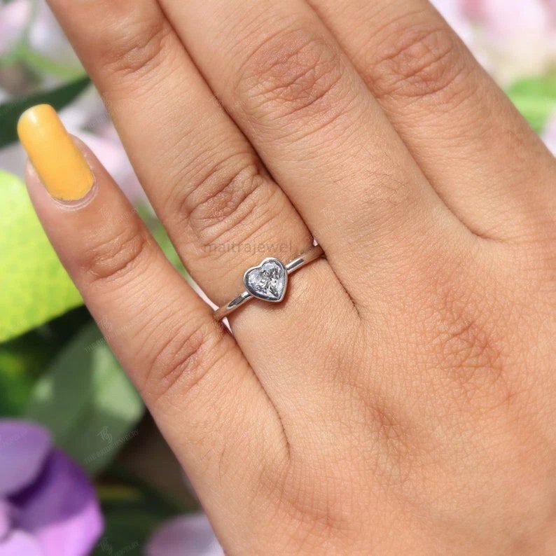 Heart bezel best sale ring