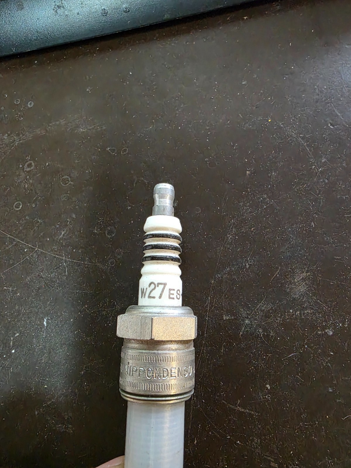 Denso W27ES-GU spark plug new