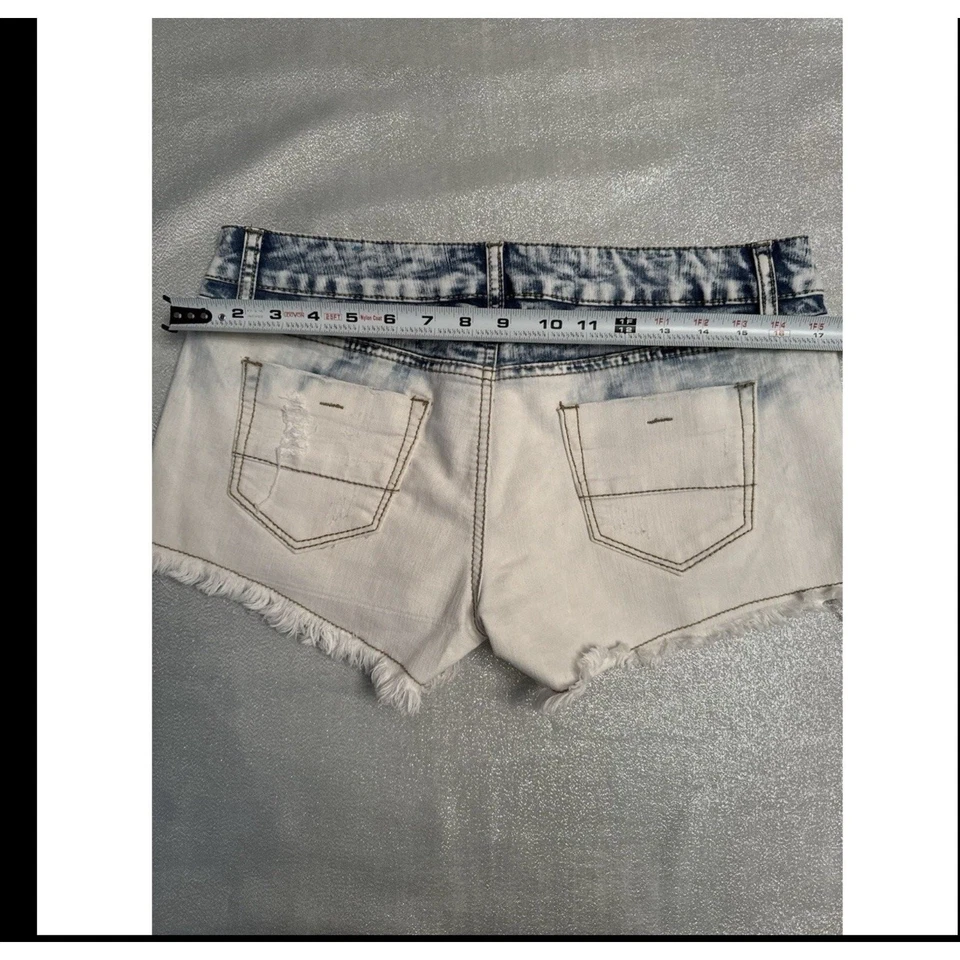 L'Amour by Nanette Lapore Denim Shorts Acid Wash Studded Embellished Sz 9 - Image 4 of 4