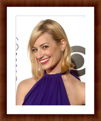 Beth Behrs 8.5 x 11 Candid Color Unframed Photograph Collectable Art Print