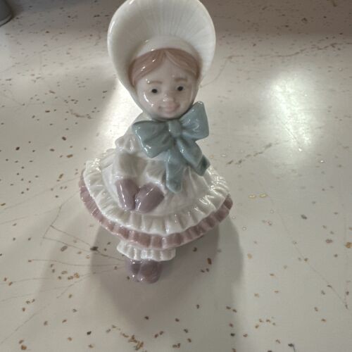 Lladro Girl Sitting  #1995 Hand Made in Spain - Picture 1 of 5